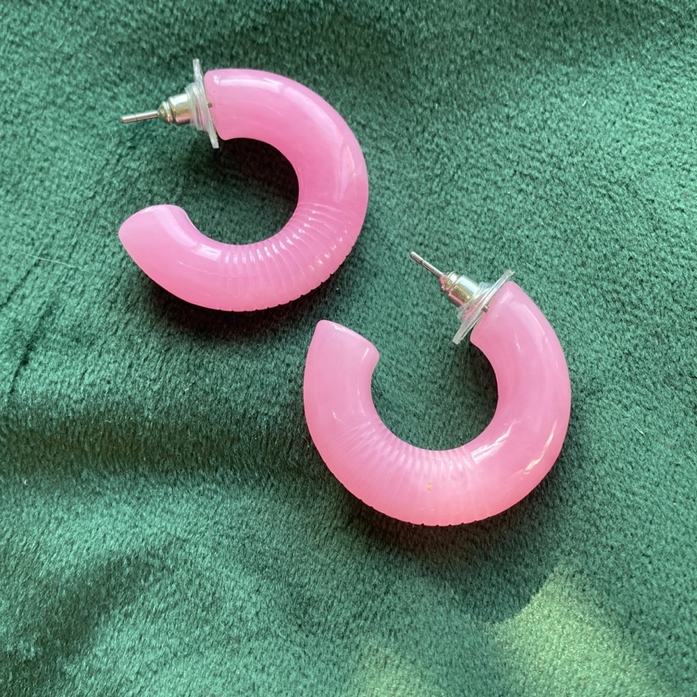 Pink resin hoop earrings